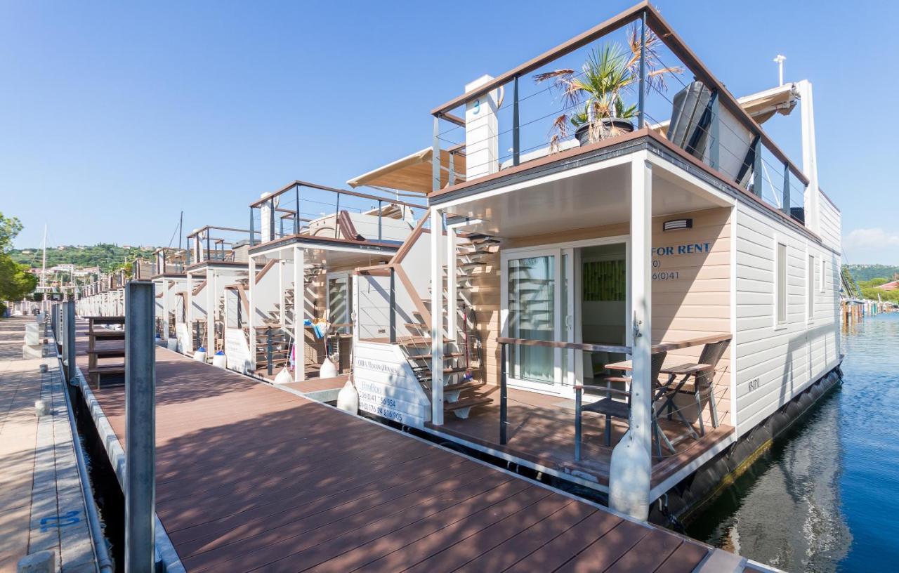 דירות Bamboo Floating House בפורטורוז מראה חיצוני תמונה