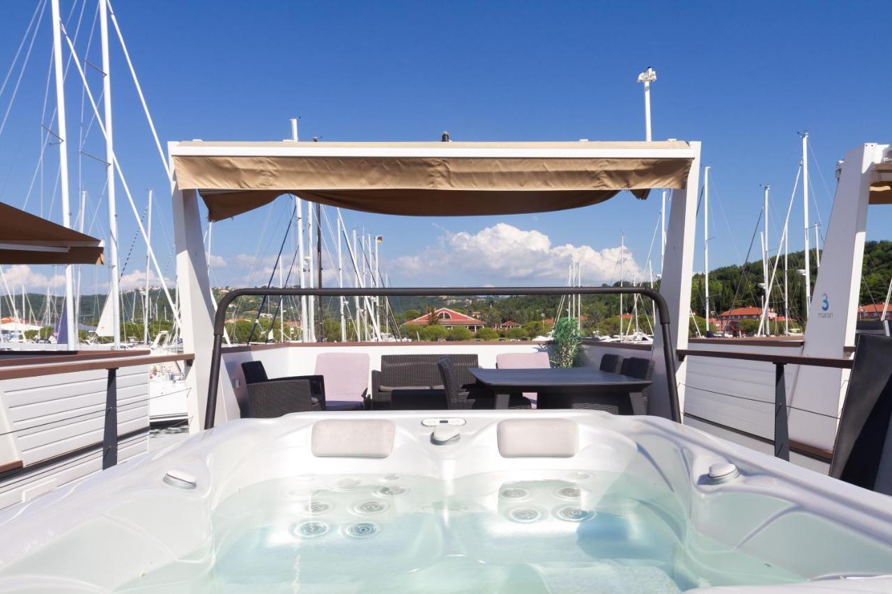 דירות Bamboo Floating House בפורטורוז מראה חיצוני תמונה